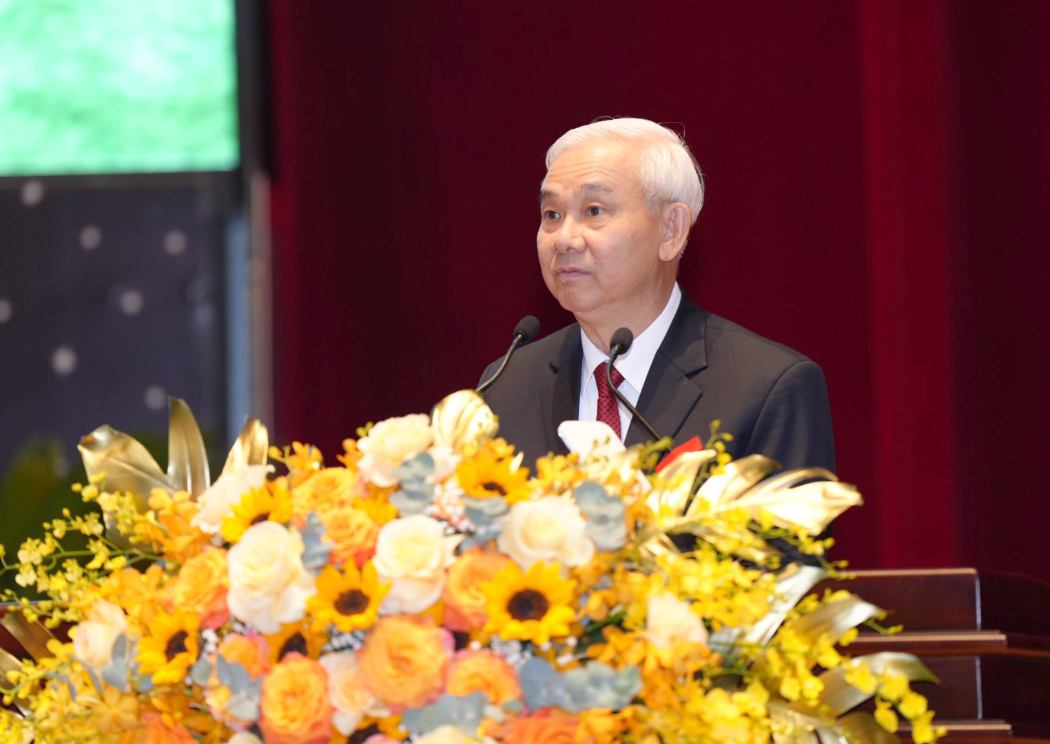 Đồng chí Phạm Ngọc Thuận – Tổng Giám đốc Becamex IDC trình bày tham luận tại Hội thảo (Ảnh: H. Hào).